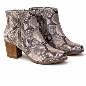 Carlos Faux Snakeskin Ankle Booties Block Heel Size 7.5